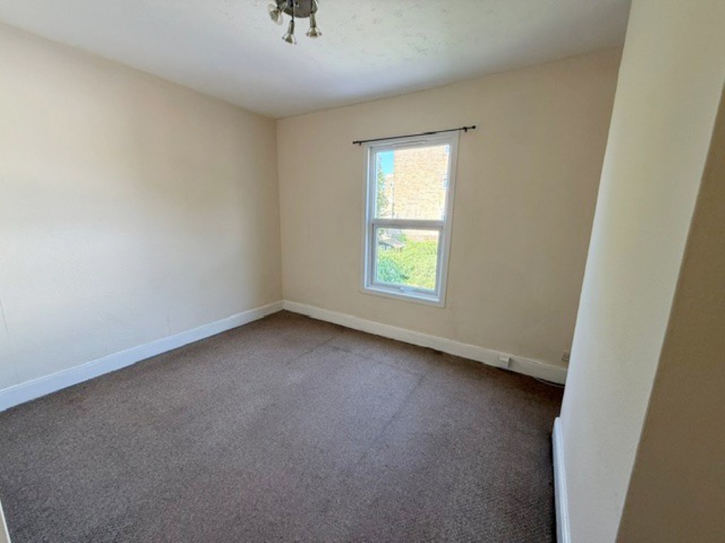 Lot: 180 - VACANT FIRST FLOOR FLAT FOR IMPROVEMENT - Living room with radiator and window to the rear